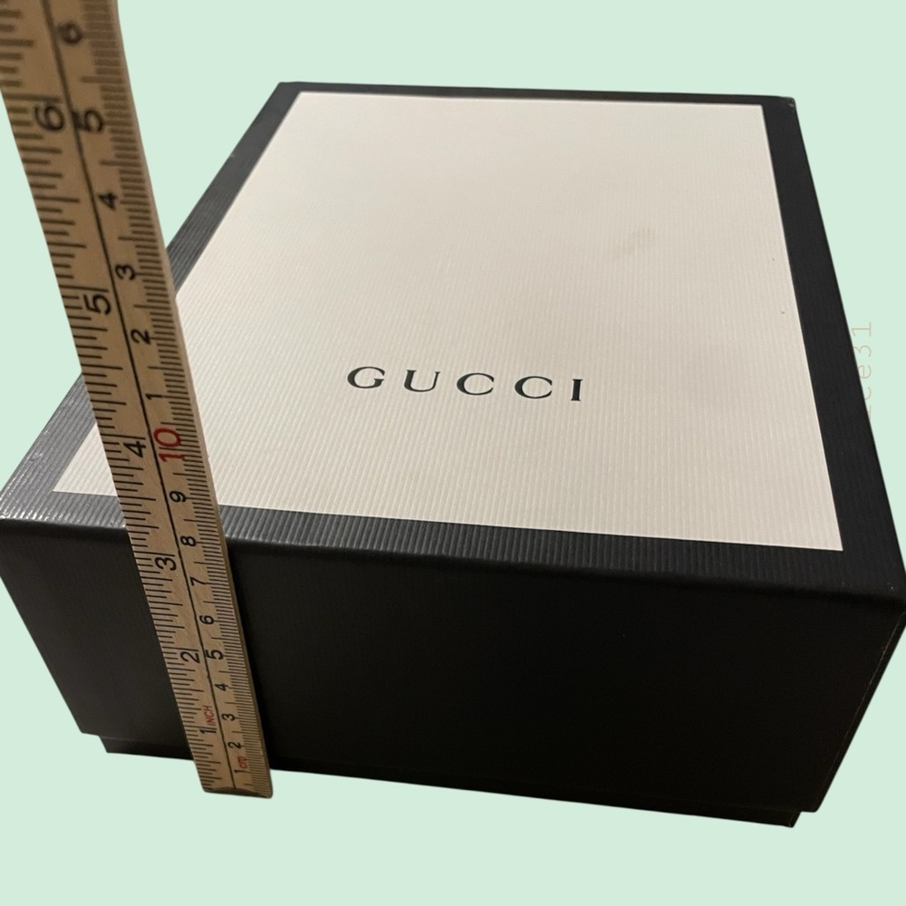 Gucci Envelope Style Flap Fold Over Dust Bag. Cream/White. Gucci Box included. - Picture 8 of 16
